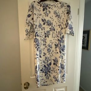 Blue and white floral maternity dress by pink blush. Size L . Worn 2 times !